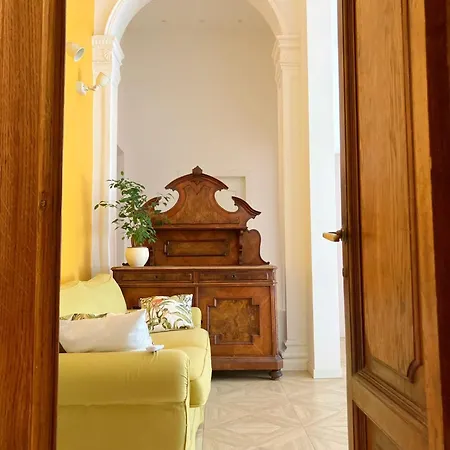 Lucia's Suites, Charming In *